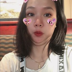 Meet your Posher, Flora